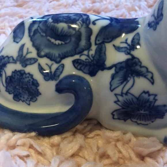 Ceramic cat. No markings. Heavy. - Picture 3 of 6